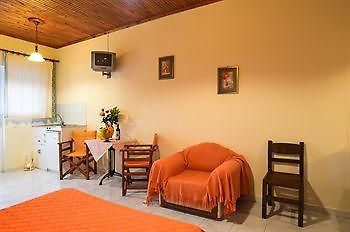 Artemis Studios And Apartments Psarou  ภายนอก รูปภาพ